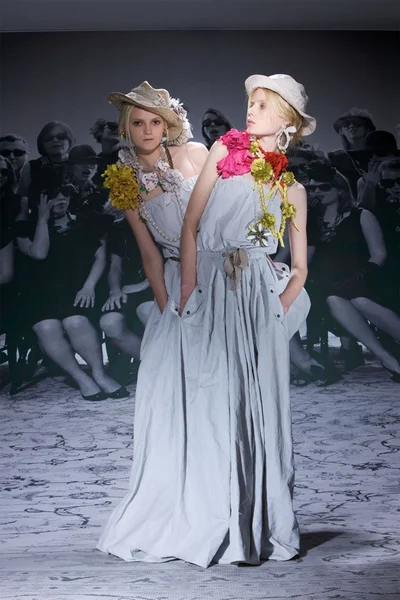 Look 18